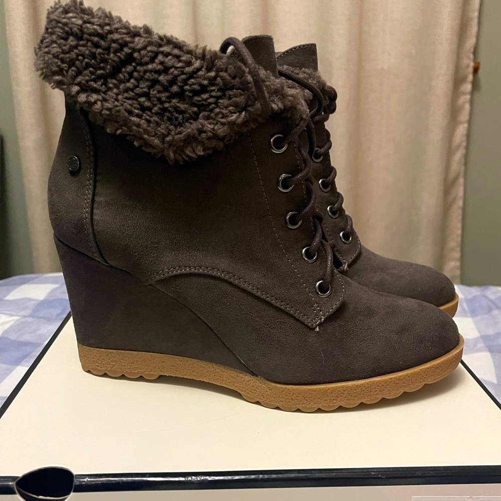 Brand new women’s wedge boots!